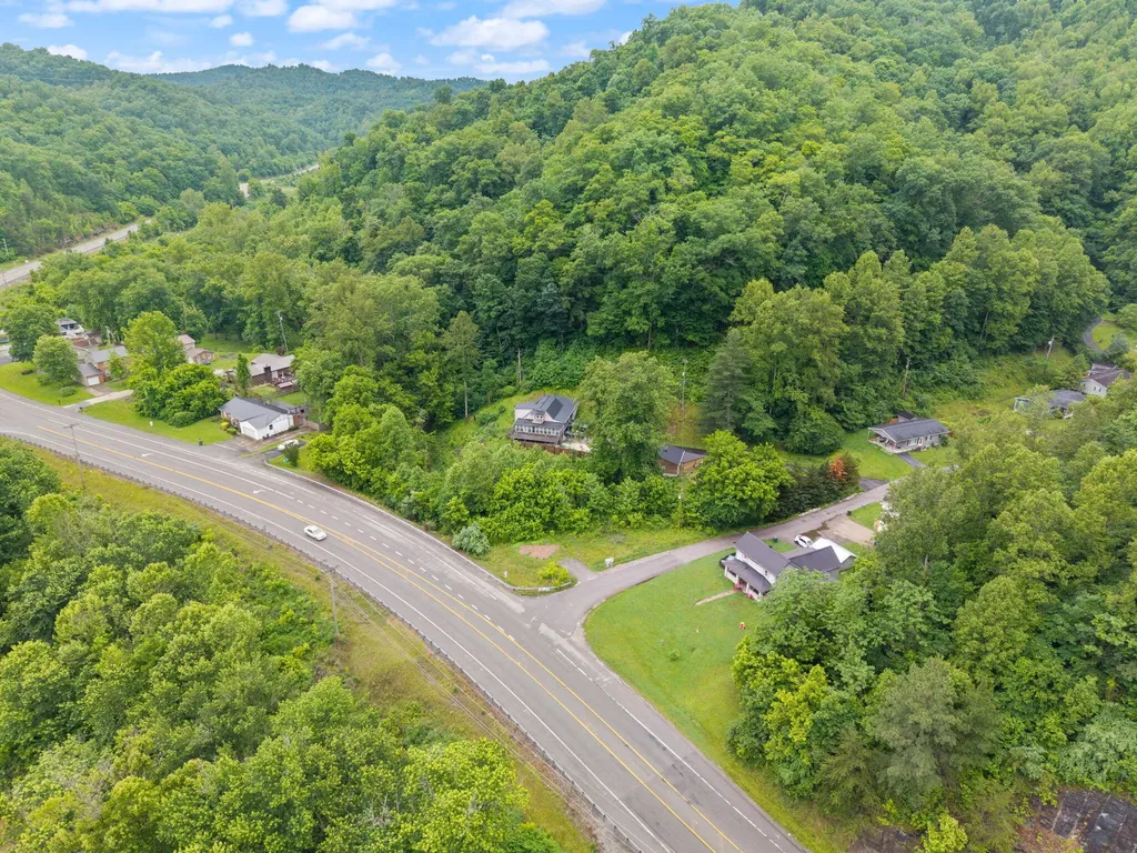 41 Woodland Paintsville KY 41240