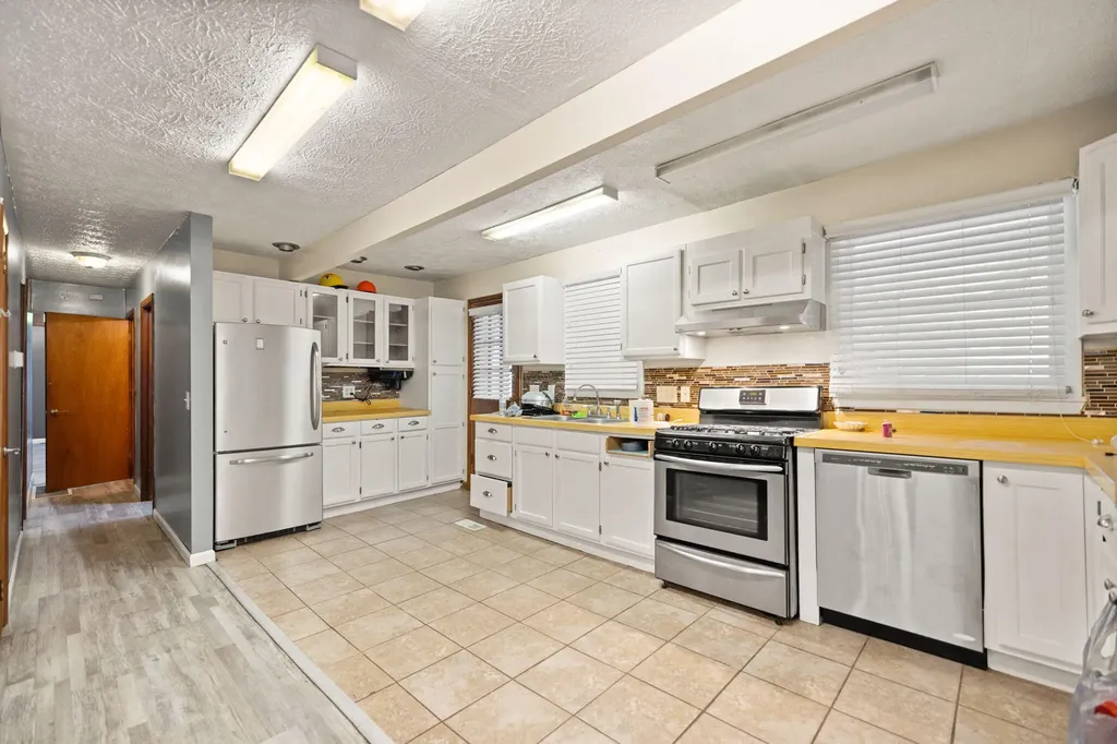 41 Woodland Paintsville KY 41240
