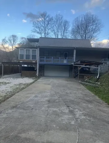 41 Woodland Paintsville KY 41240