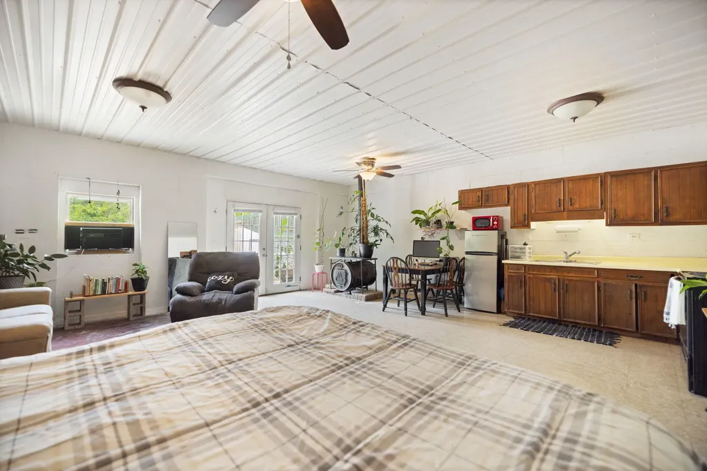 2585 Hazel Patch Road East Bernstadt KY 40729