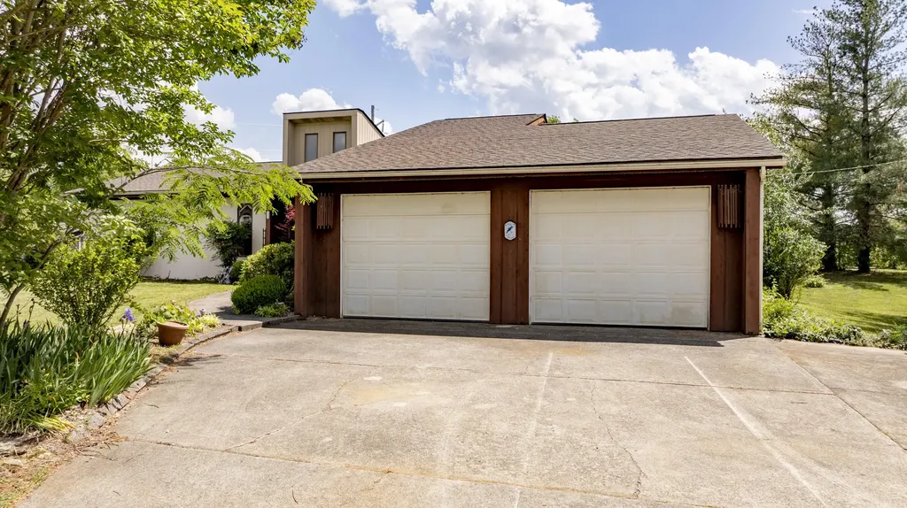 132 Alchera Avenue Monticello KY 42633