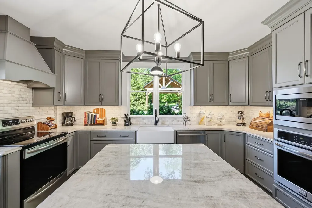 755 Delaney Ferry Road Versailles KY 40383