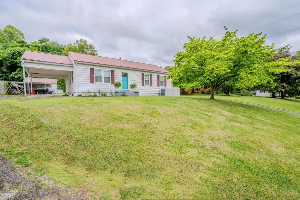812 Seaton Avenue Greenup KY 41144
