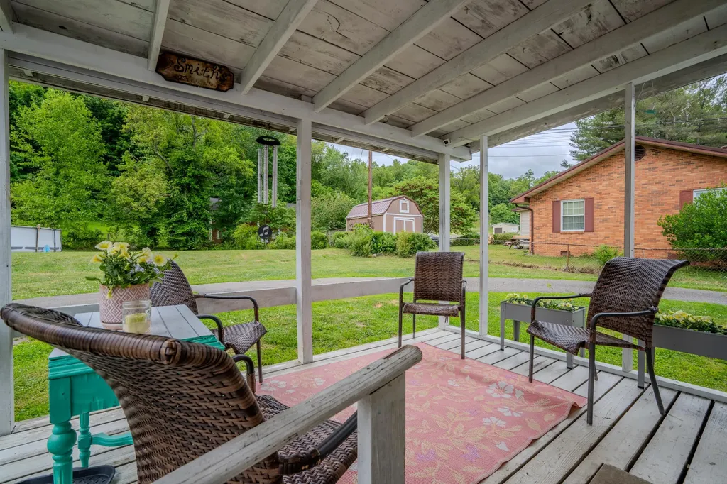 812 Seaton Avenue Greenup KY 41144