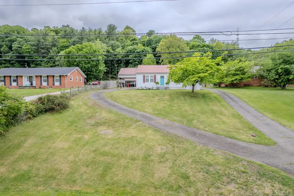 812 Seaton Avenue Greenup KY 41144