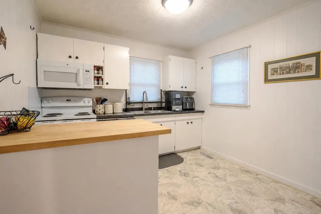 812 Seaton Avenue Greenup KY 41144