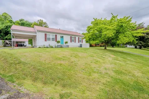 812 Seaton Avenue Greenup KY 41144