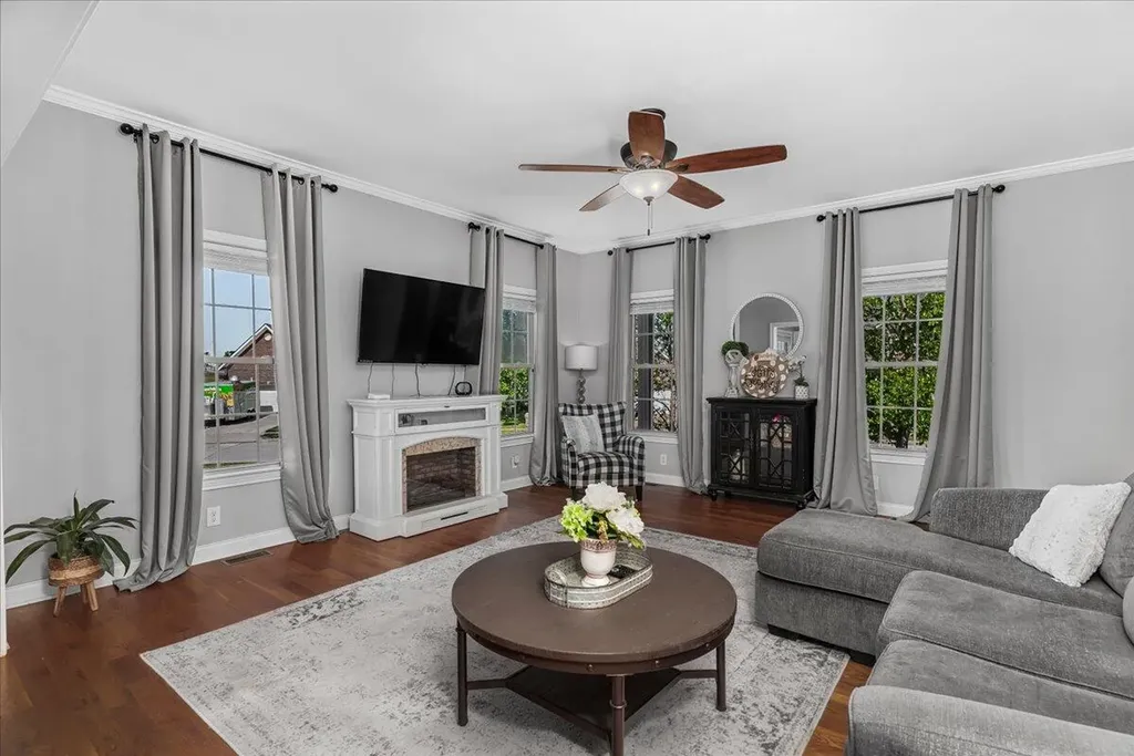 165 Bernie Trail Nicholasville KY 40356