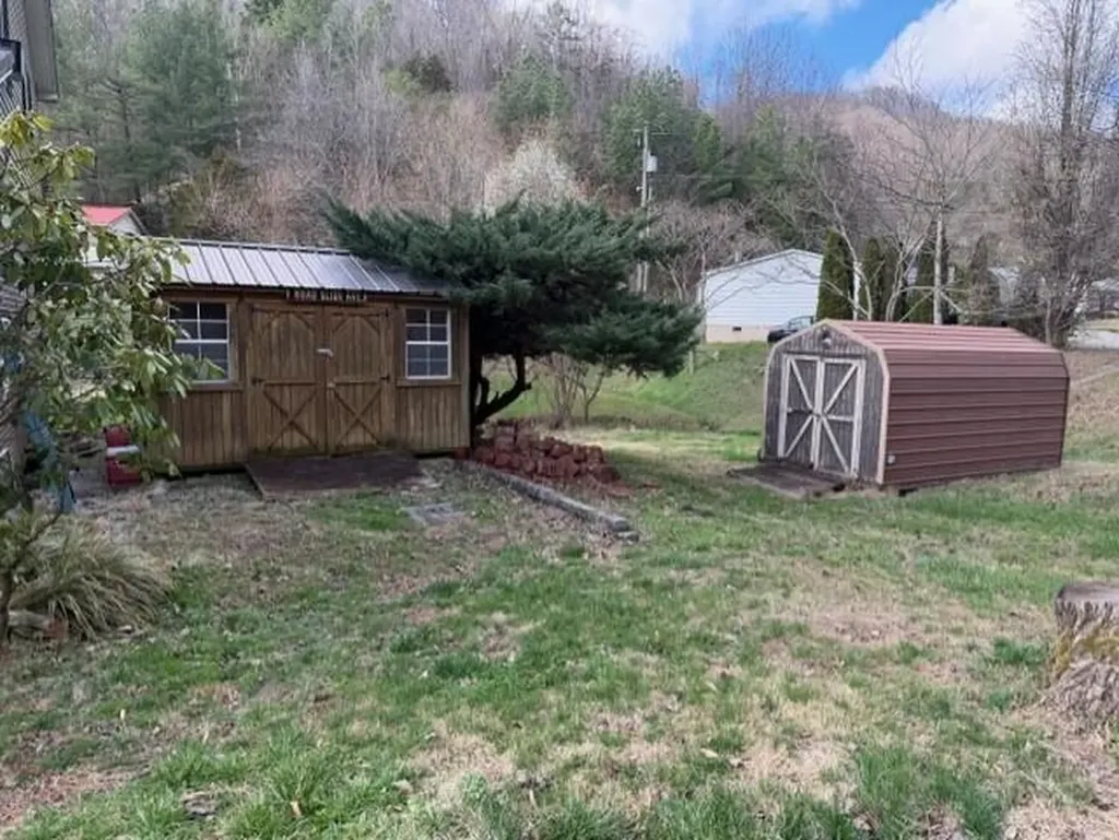 387 Left Penhook Road Harold KY 41635