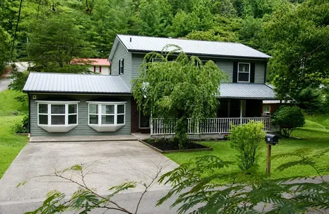 387 Left Penhook Road Harold KY 41635