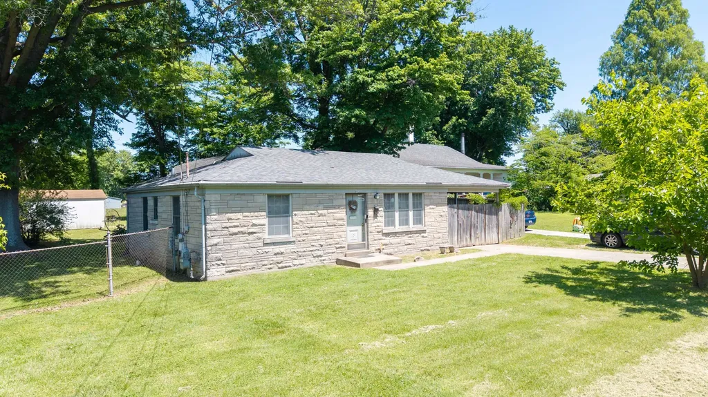 6413 North Drive Louisville KY 40272