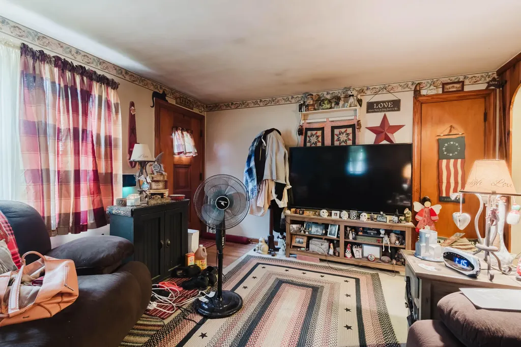 6413 North Drive Louisville KY 40272