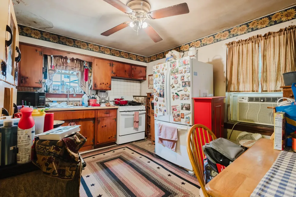 6413 North Drive Louisville KY 40272