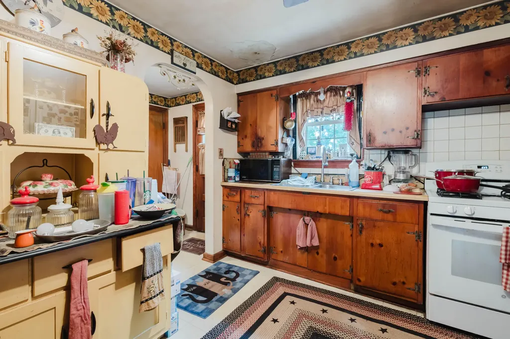 6413 North Drive Louisville KY 40272