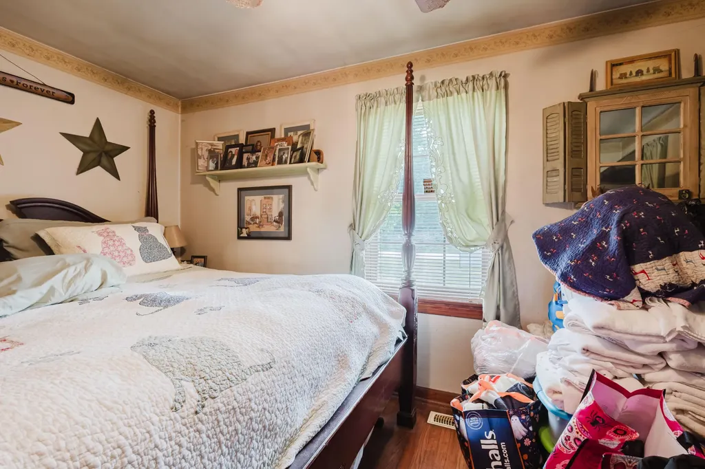 6413 North Drive Louisville KY 40272
