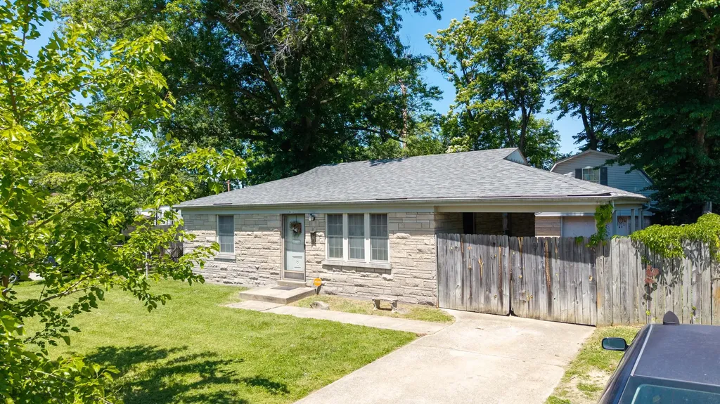6413 North Drive Louisville KY 40272