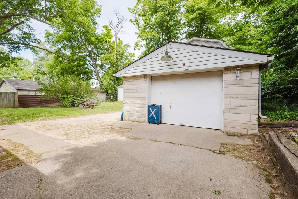 6413 North Drive Louisville KY 40272