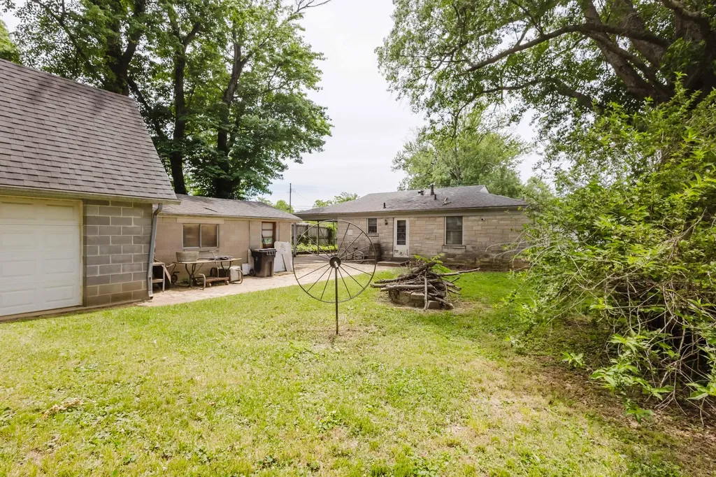 6413 North Drive Louisville KY 40272