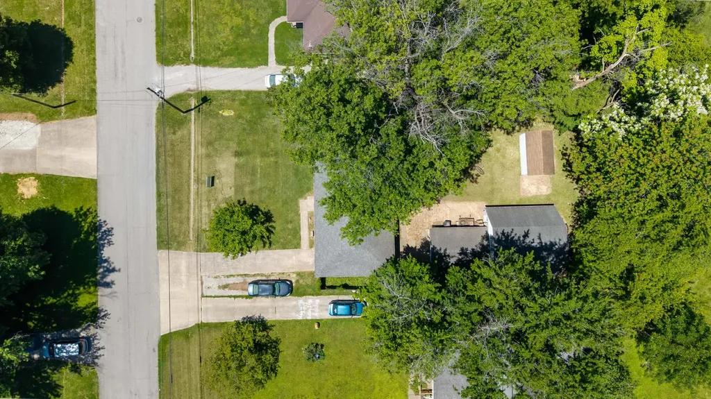 6413 North Drive Louisville KY 40272