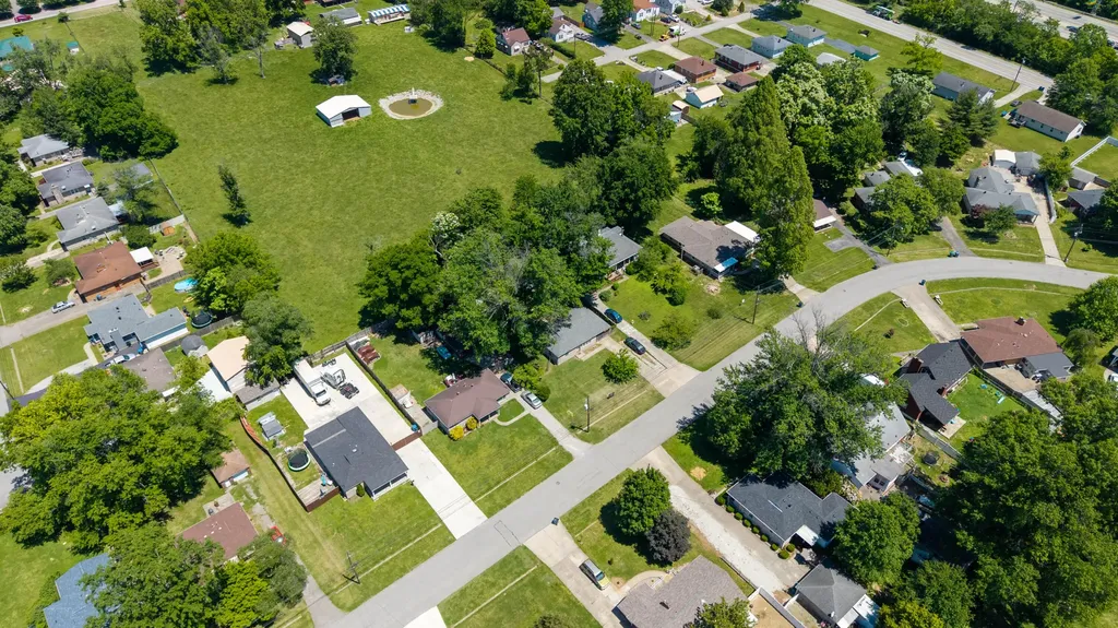 6413 North Drive Louisville KY 40272
