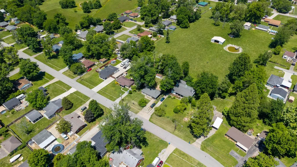 6413 North Drive Louisville KY 40272