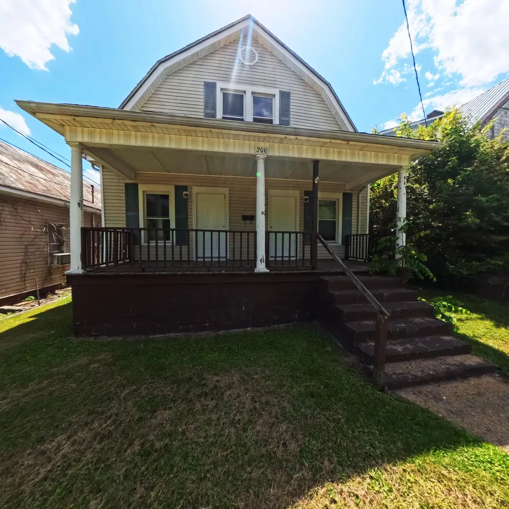 206 Kirkland Avenue Irvine KY 40336