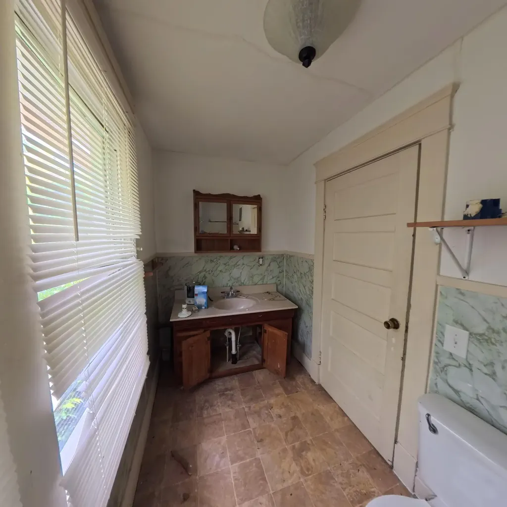 206 Kirkland Avenue Irvine KY 40336