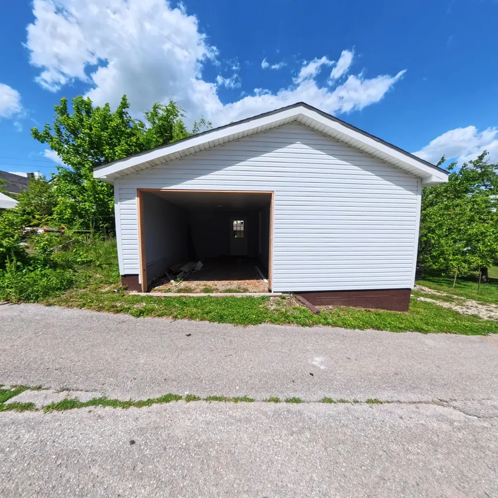 206 Kirkland Avenue Irvine KY 40336