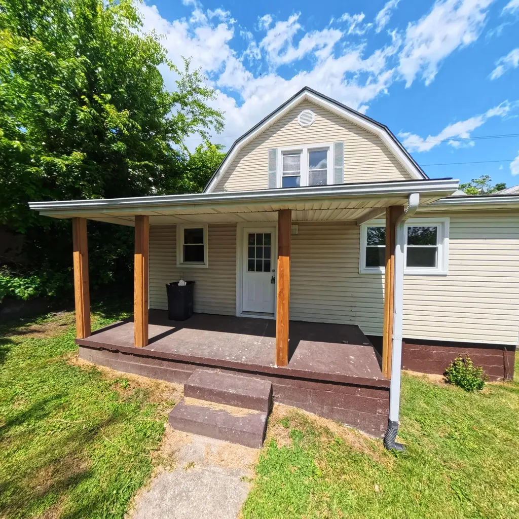 206 Kirkland Avenue Irvine KY 40336