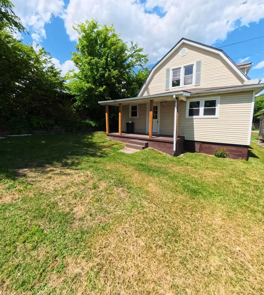 206 Kirkland Avenue Irvine KY 40336