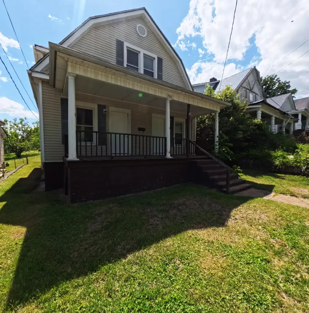 206 Kirkland Avenue Irvine KY 40336