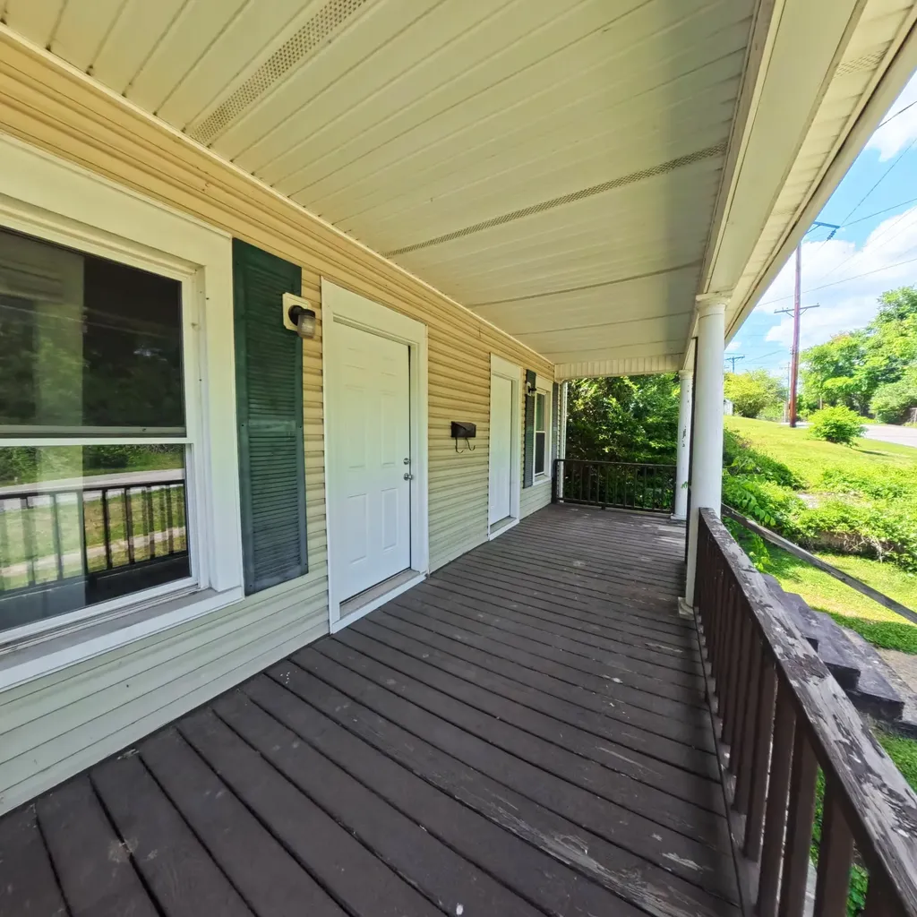 206 Kirkland Avenue Irvine KY 40336