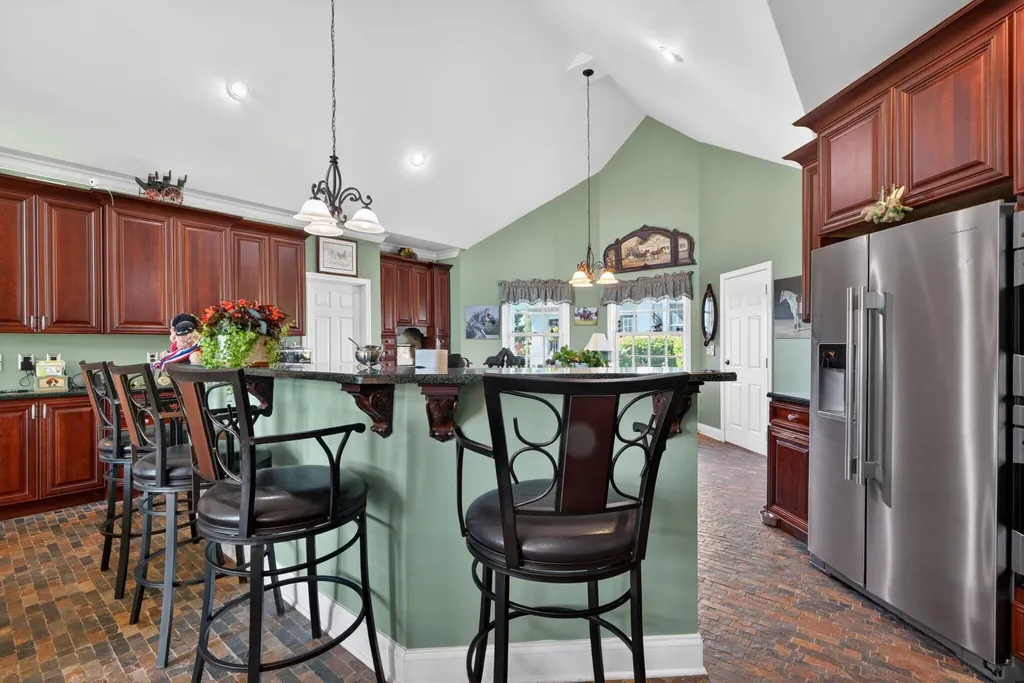 2027 Clintonville Road Paris KY 40361