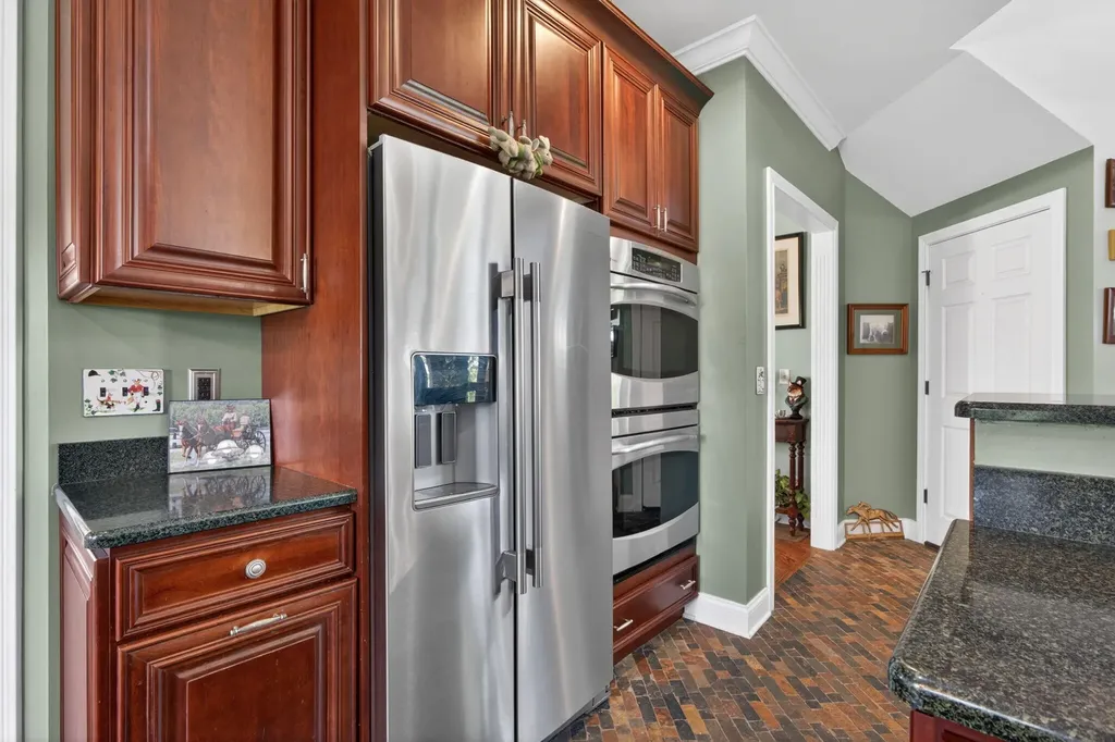 2027 Clintonville Road Paris KY 40361