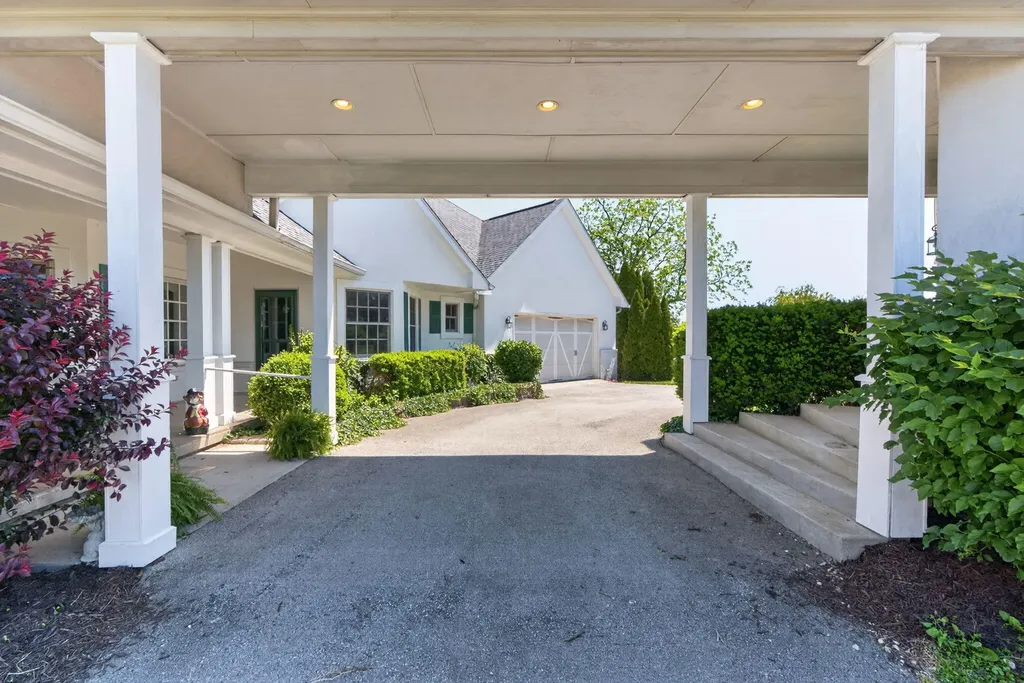 2027 Clintonville Road Paris KY 40361