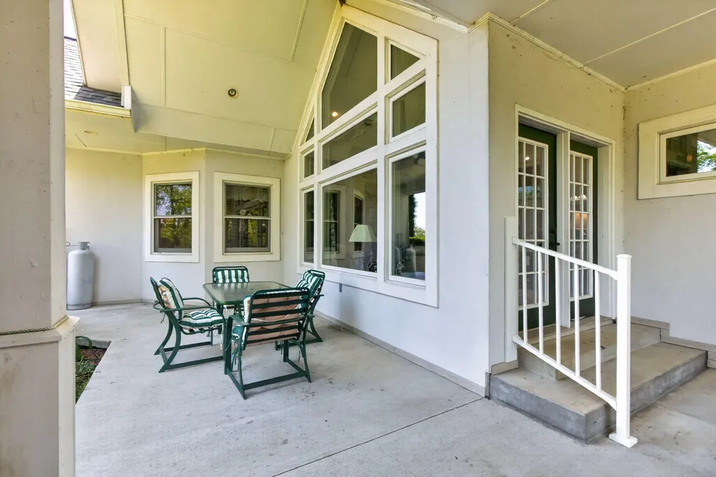 2027 Clintonville Road Paris KY 40361