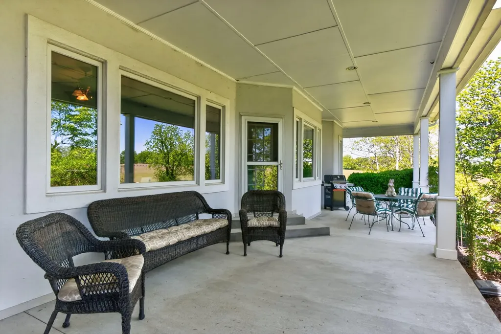 2027 Clintonville Road Paris KY 40361