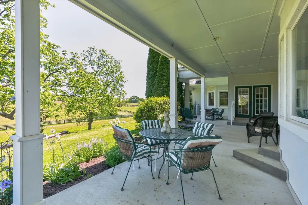 2027 Clintonville Road Paris KY 40361