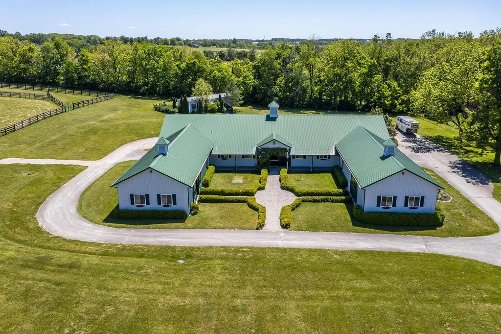 2027 Clintonville Road Paris KY 40361