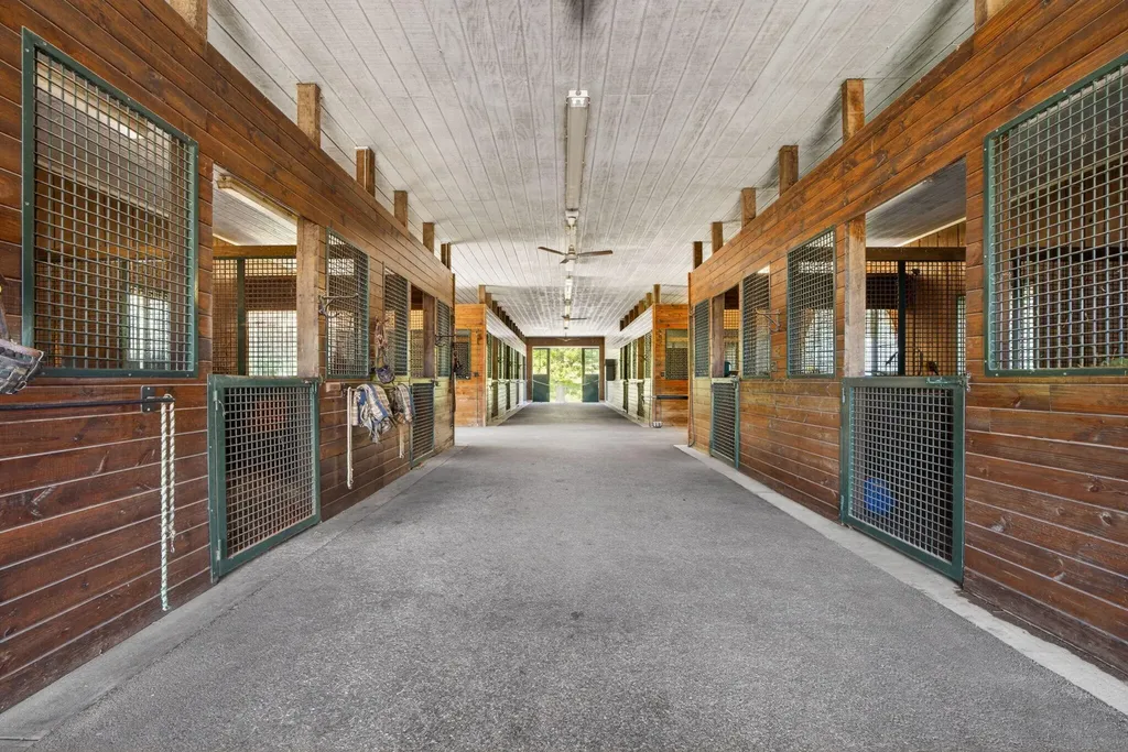 2027 Clintonville Road Paris KY 40361