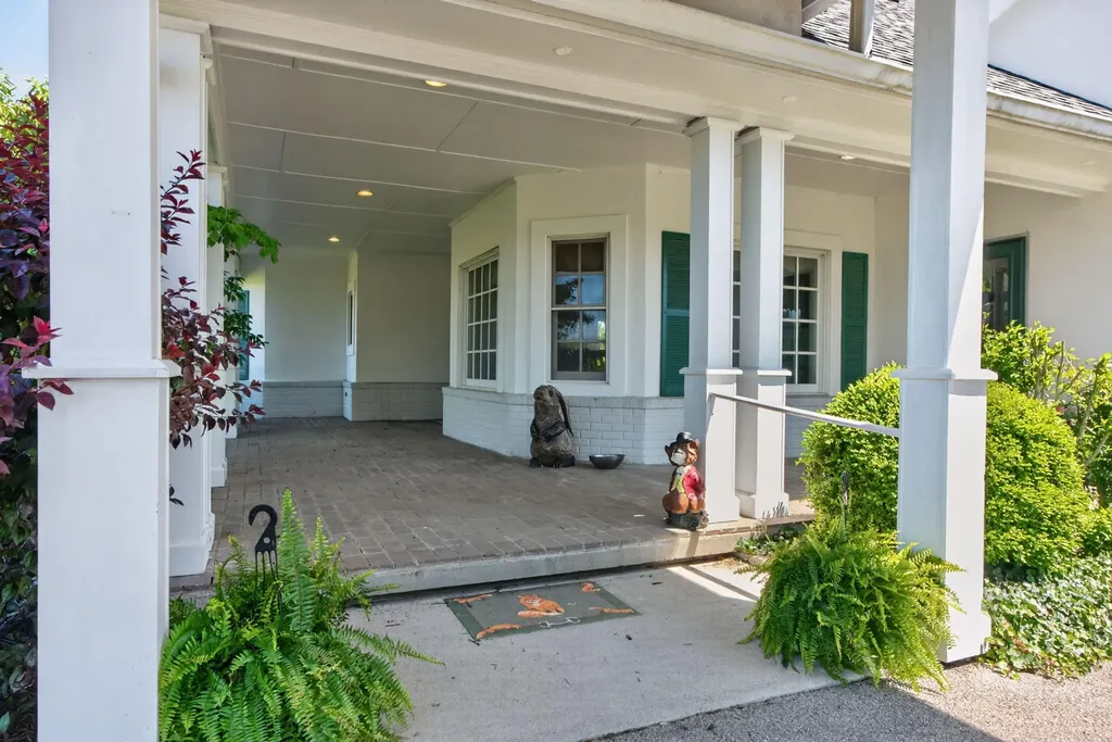 2027 Clintonville Road Paris KY 40361