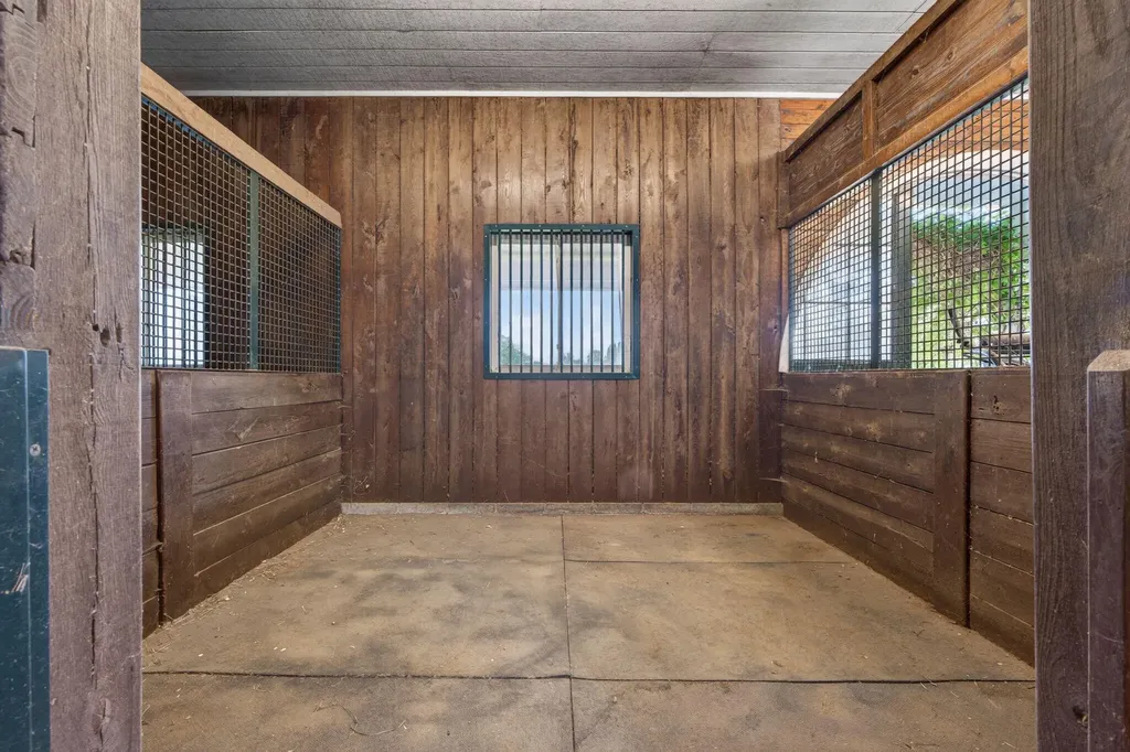 2027 Clintonville Road Paris KY 40361