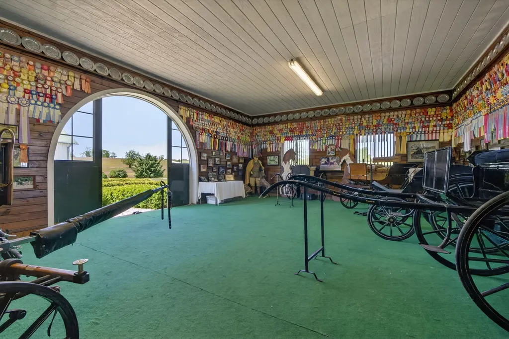 2027 Clintonville Road Paris KY 40361
