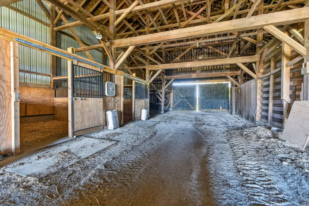 2027 Clintonville Road Paris KY 40361