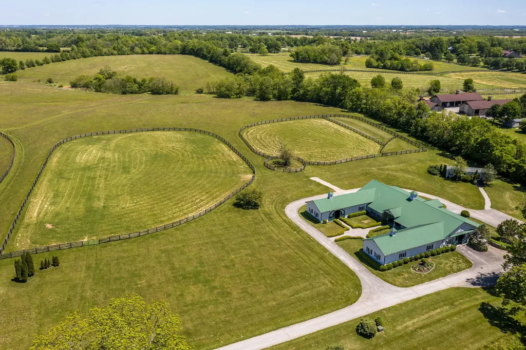 2027 Clintonville Road Paris KY 40361