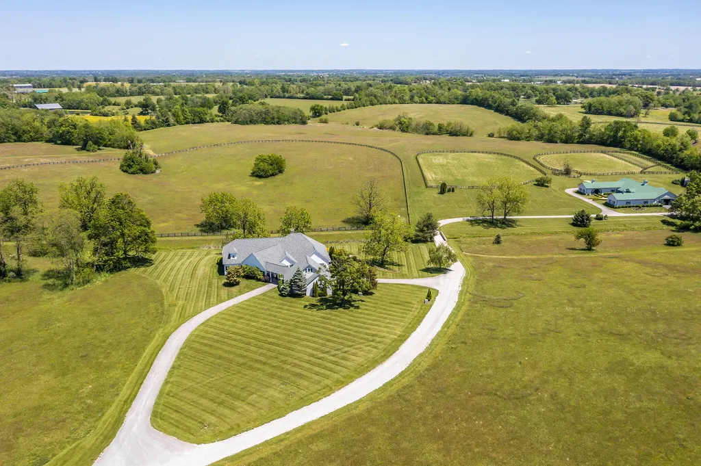 2027 Clintonville Road Paris KY 40361