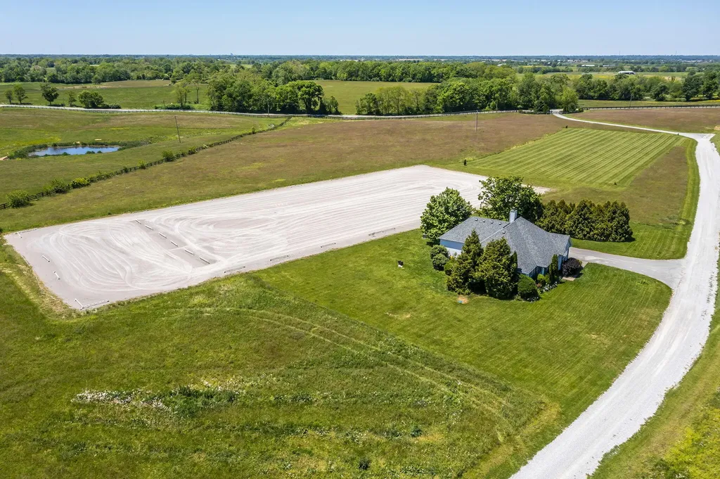 2027 Clintonville Road Paris KY 40361