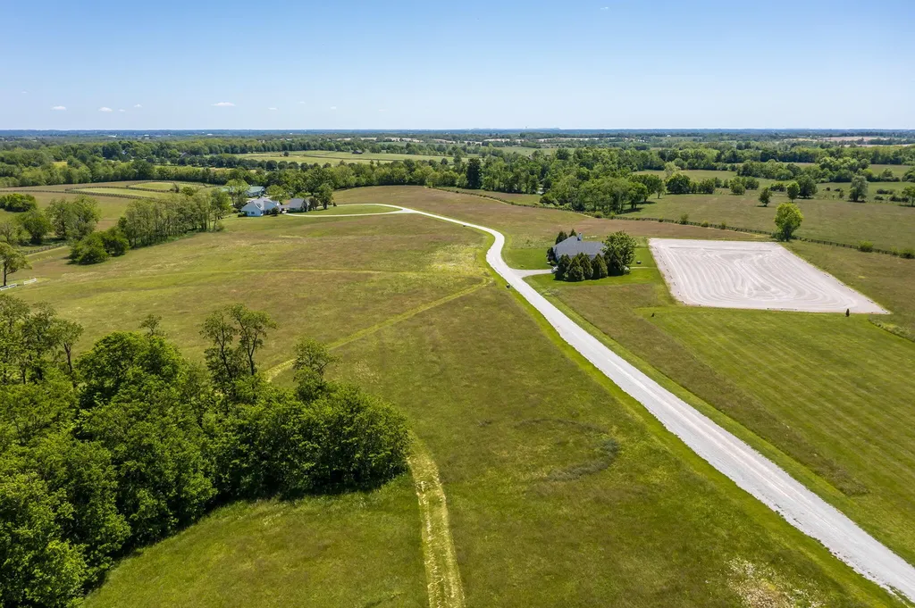 2027 Clintonville Road Paris KY 40361