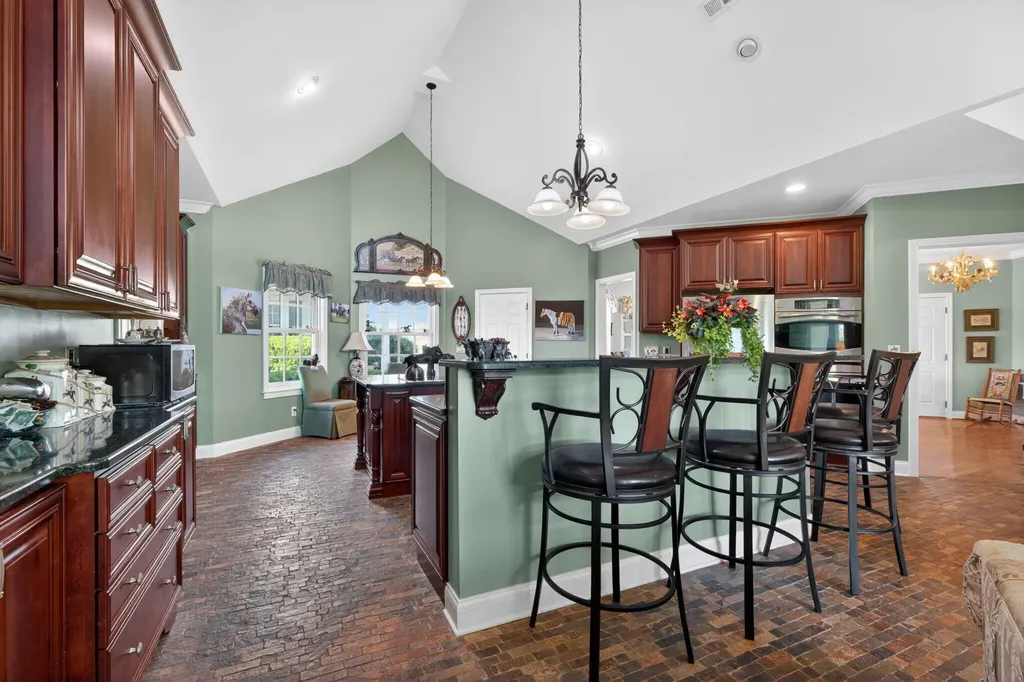 2027 Clintonville Road Paris KY 40361
