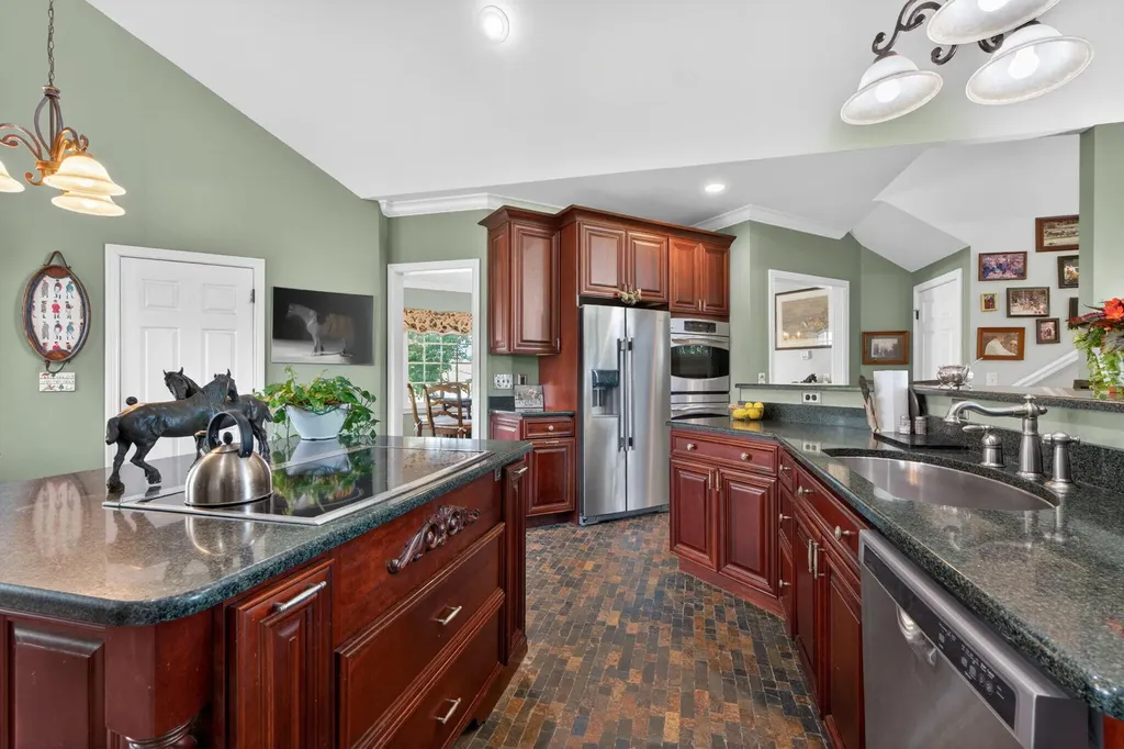 2027 Clintonville Road Paris KY 40361